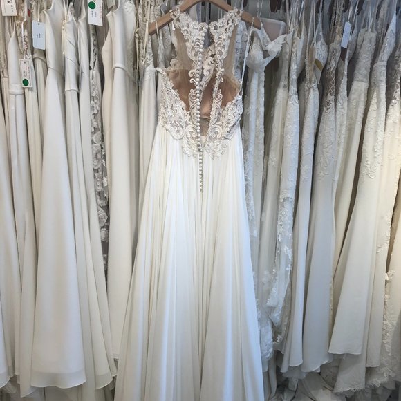 Lace and crepe chiffon, deep sweetheart neckline, ivory - Picture 4 of 6